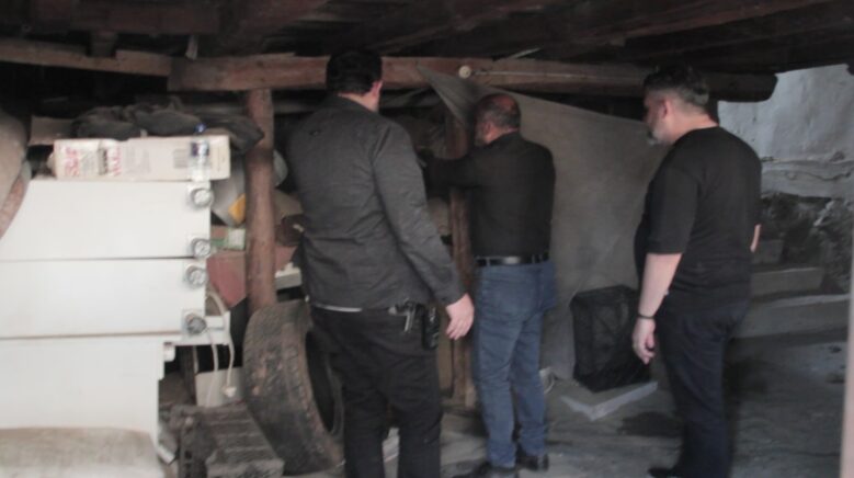 kotu koku ihbari ekipleri harekete gecirdi girilen evde 30 metrelik define tuneli cikti qvwE1JVI