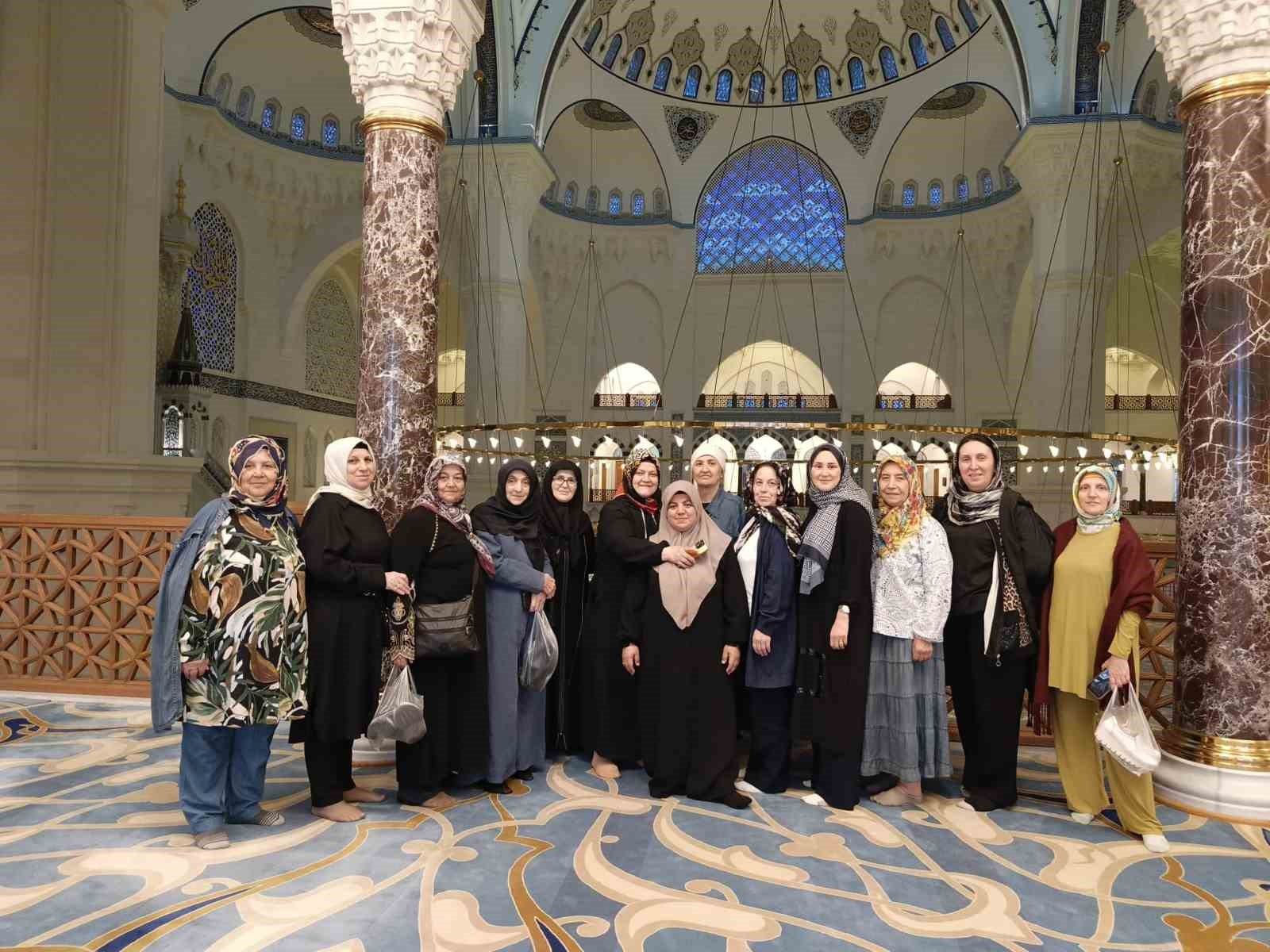 kuran kursu ogrencileri manevi mek nlarini gezdi C3RhsNgL