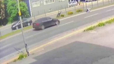 motosiklet havada takla atti surucu metrelerce suruklendi bRgOMUpu