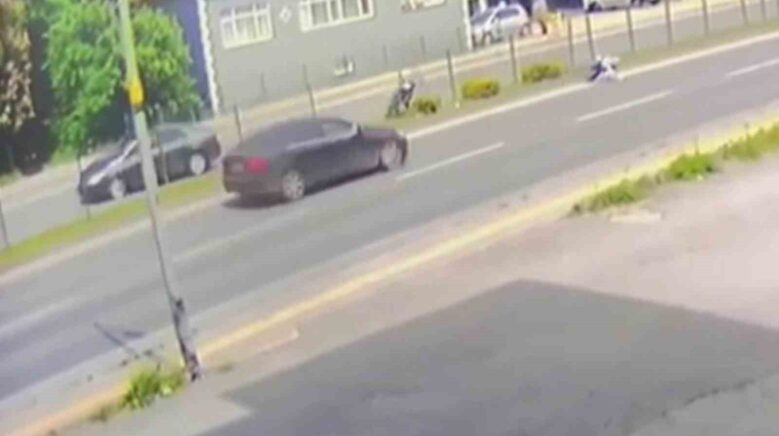 motosiklet havada takla atti surucu metrelerce suruklendi bRgOMUpu