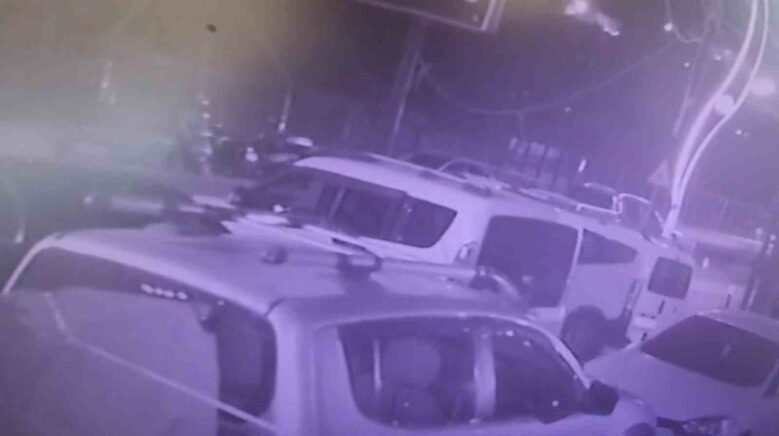 motosiklet kaski calan sahislarin o anlari kamerada lLxkBsGI