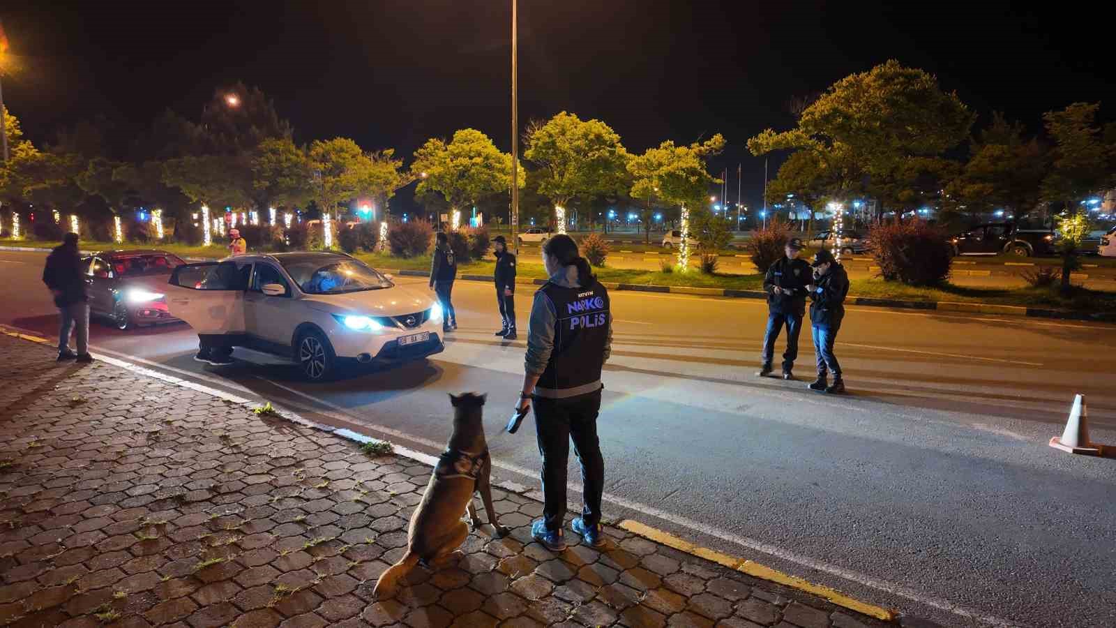 narkotik kopegi pars zehir tacirlerine goz actirmiyor zRryKWi6