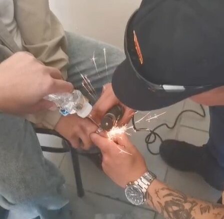 ogrencinin parmagina sikisan yuzugu itfaiye ekipleri keserek cikardi UmjehVwK