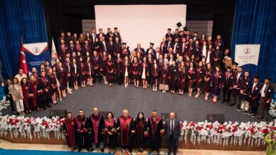 omude 2025in ilk mezuniyet coskusu veteriner fakultesi ile basladi Jgkf114e