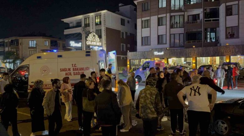 otomobilin carpip kactigi 2 yaya agir yaralandi 3yKKrac3