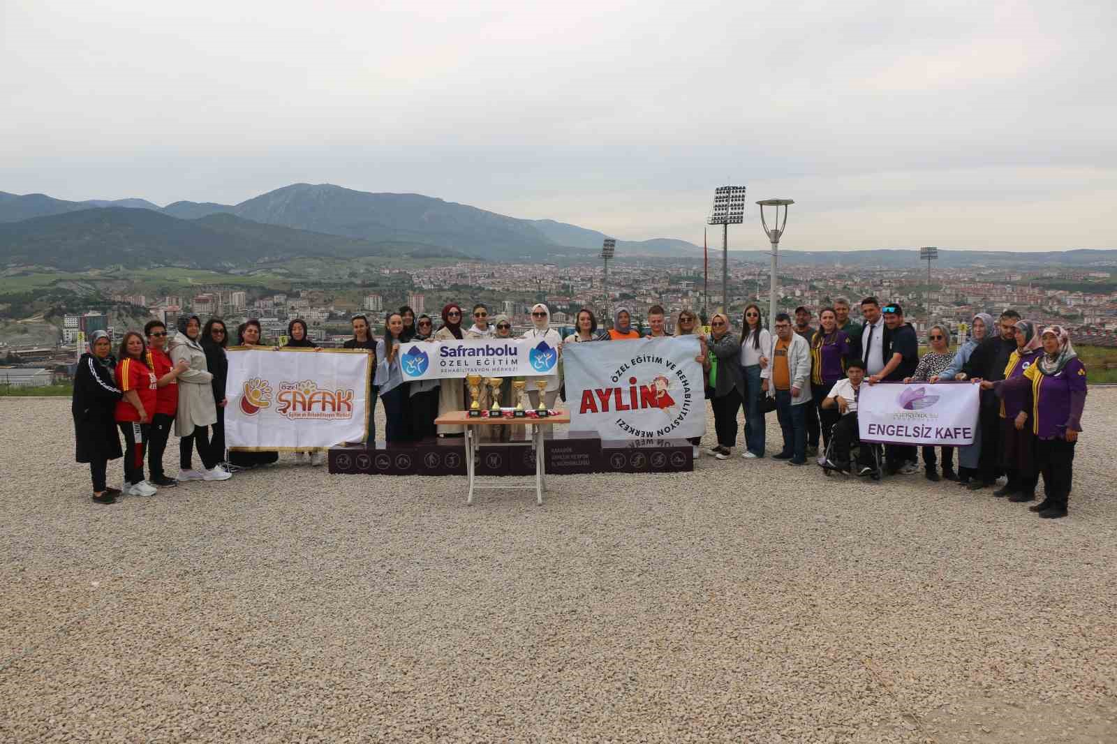 ozel cocuk anneleri bocce sahasinda bulustu Rpdh3ewf