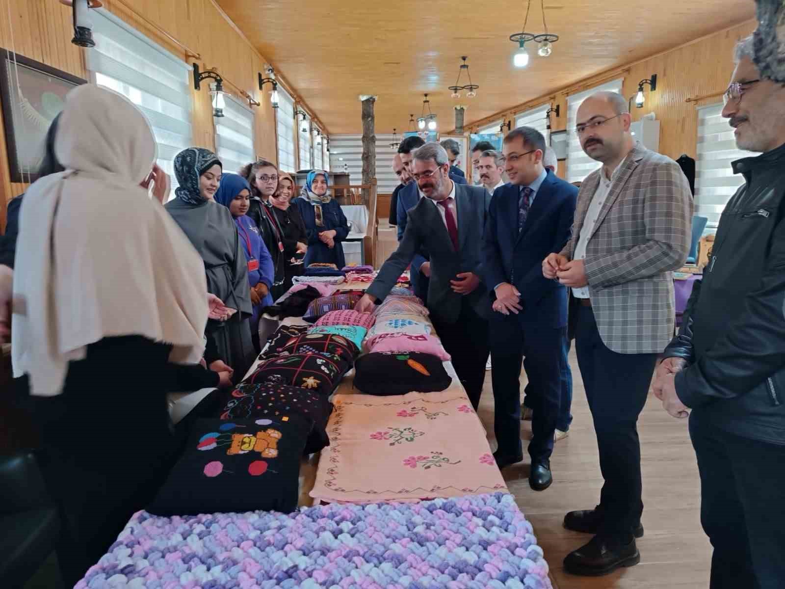 ozel ogrencilerin el emekleri begeniye sunuldu