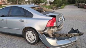 park halindeki araca carpan otomobilin surucusu yaralandi QUARfYeN