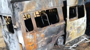 park halindeki minibus alev alev yandi idsKqtxj