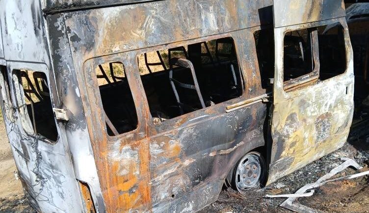 park halindeki minibus alev alev yandi idsKqtxj