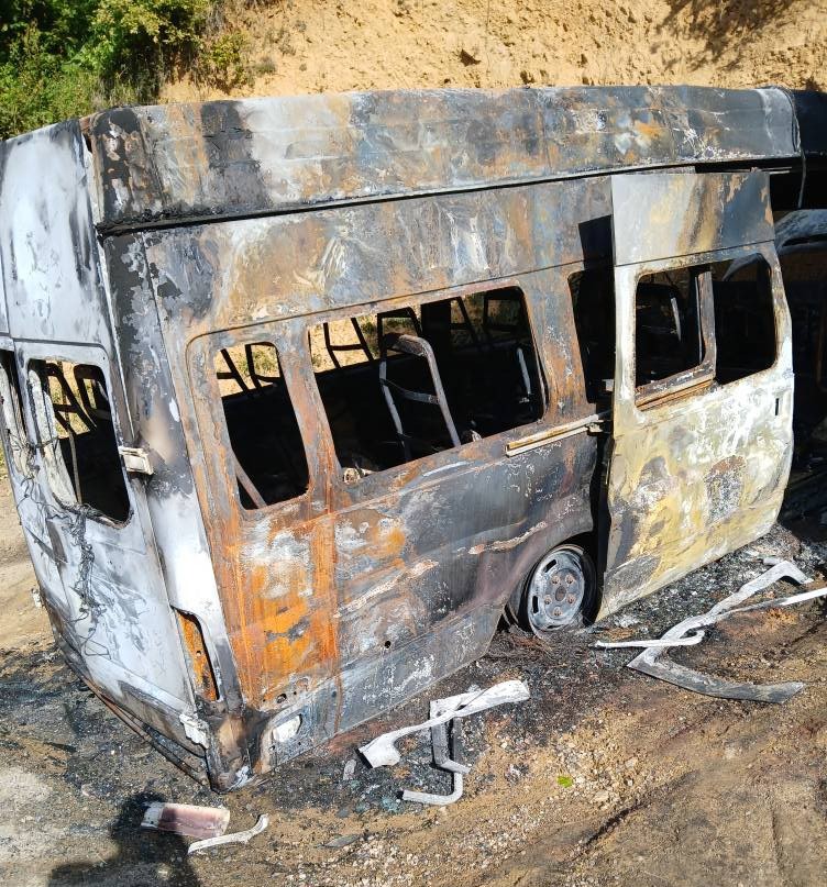 park halindeki minibus alev alev yandi