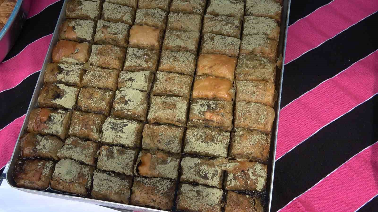 rizede turk mutfagi lezzetleri gorucuye cikti en fazla ilgiyi cay aromali baklava cekti