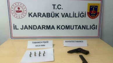 ruhsatsiz silahla yakalanan sahis tutuklandi Rs1pOdd5