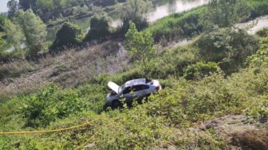 samsunda otomobil sarampole uctu 2 yarali 89lw7rxK