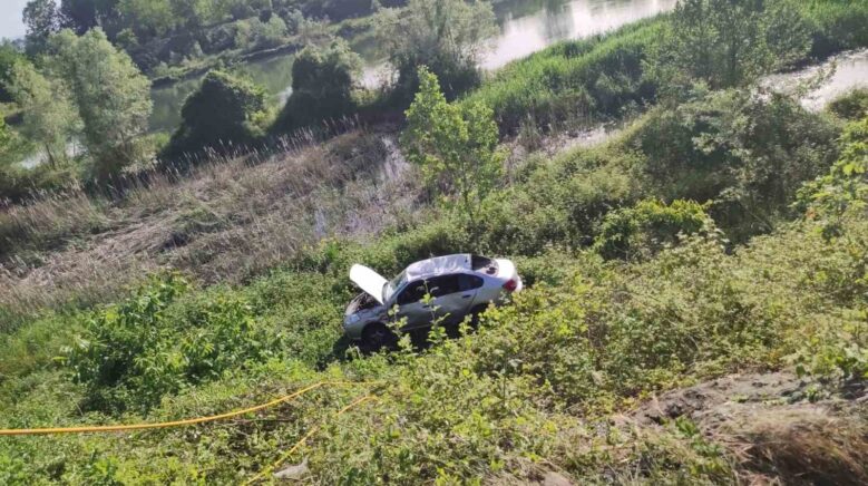 samsunda otomobil sarampole uctu 2 yarali 89lw7rxK