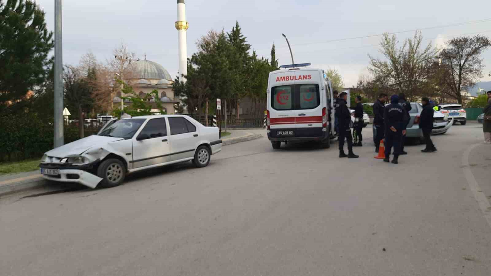 samsunda trafik kazasi 4 yarali zb7QLLHI