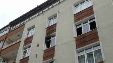 samsunda yangin panigi babasina kizip evi atese verdi ieeGbWEu