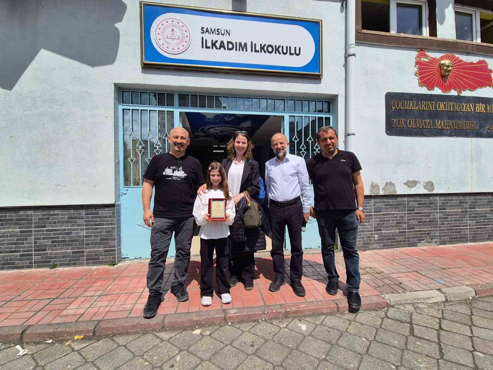 samsunlu minik ressam dunya birincisi oldu uI4MGOYm