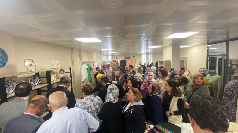 sel magduru kadinlar yaralarini sanatla sardi TqqldKzn