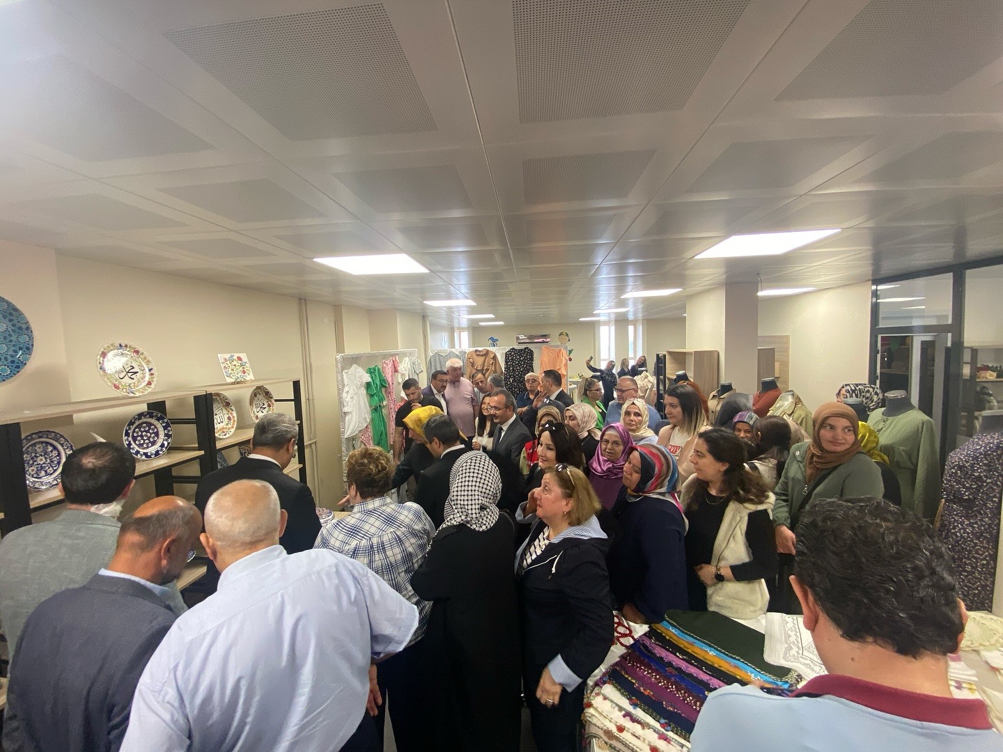 sel magduru kadinlar yaralarini sanatla sardi TqqldKzn