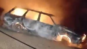 seyir halindeki otomobil alev alev yandi S8UZ2HOq