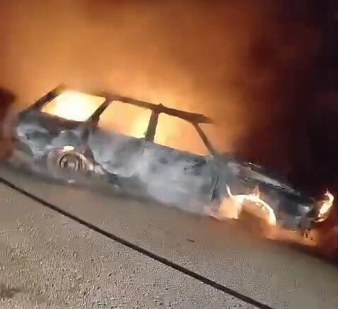 seyir halindeki otomobil alev alev yandi S8UZ2HOq