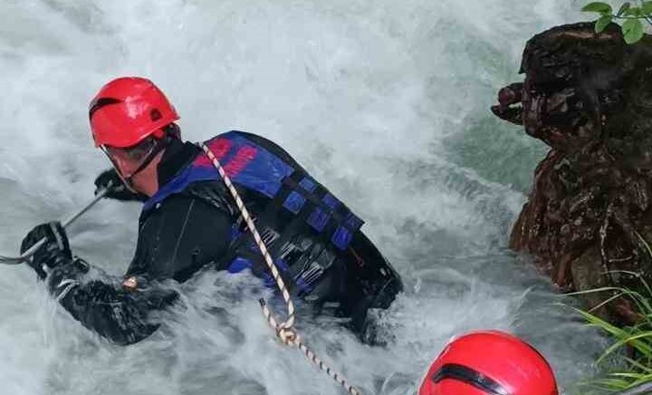 suudi arabistan uyruklu cocugu dustugu derede 108 kisi ariyor BQtYp3tf