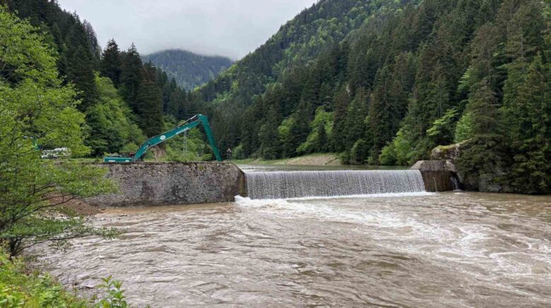 suudi arabistan uyruklu cocugu dustugu derede 4 gundur ariyorlar vcgUzK49