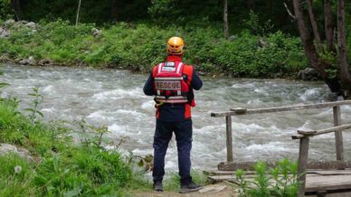 suudi arabistan uyruklu cocugu dustugu derede 5 gundur ariyorlar GaPsajqu