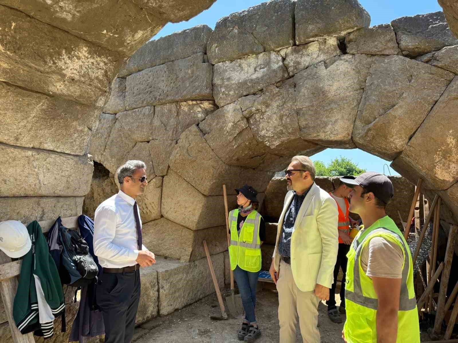 tios antik kentindeki amfi tiyatroda kazi calismalari devam ediyor tf5EtJZs