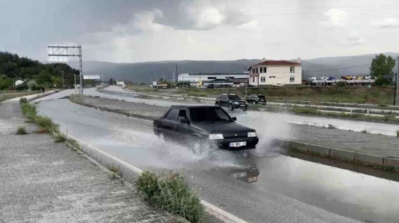 tosyada saganak yagis etkili oldu yollarda su birikintisi olustu BvjlJTxr