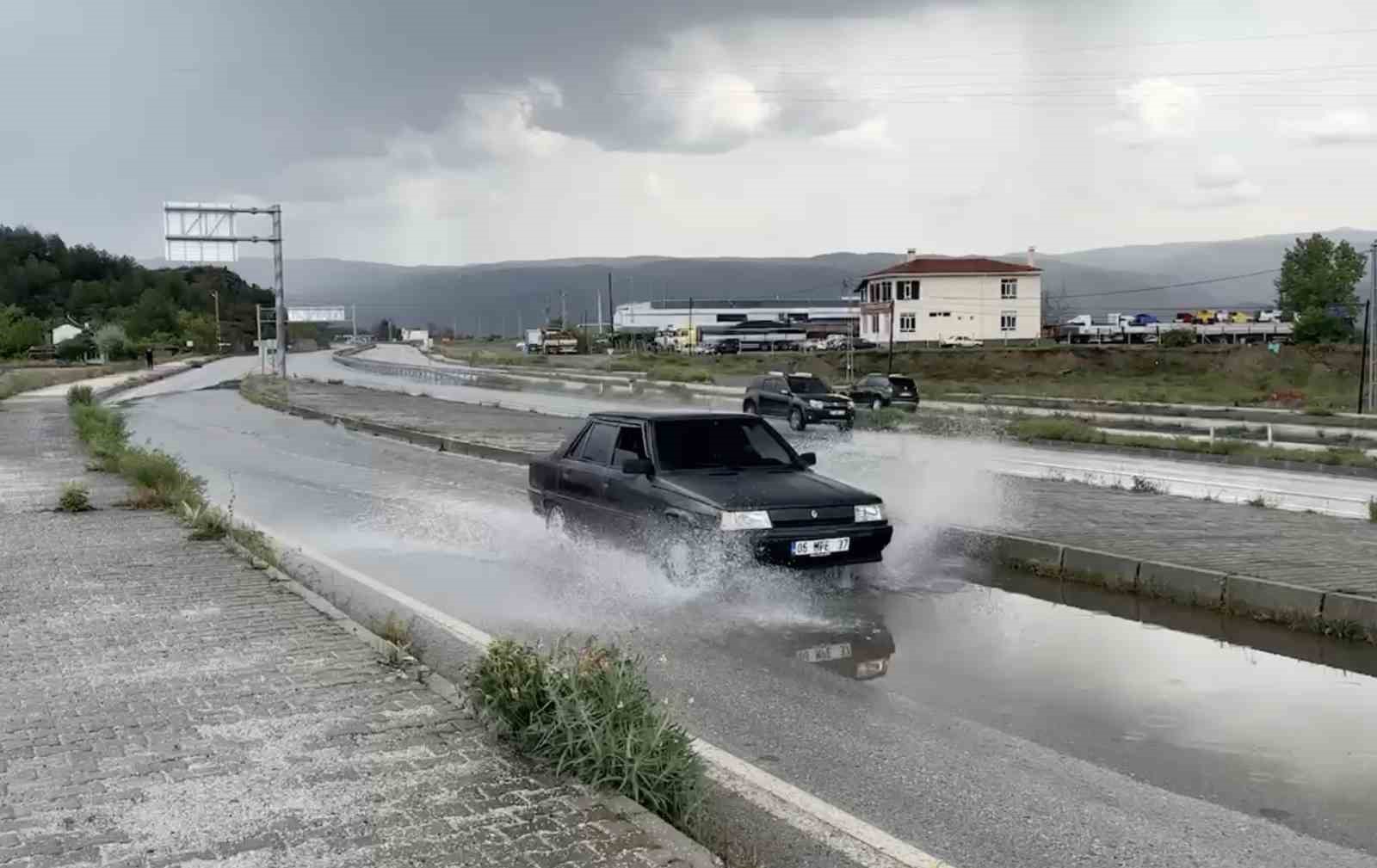 tosyada saganak yagis etkili oldu yollarda su birikintisi olustu