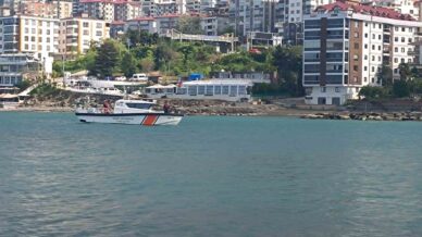 trabzonda serinlemek icin denize giren 2 cocuk boguldu cROIXWLa
