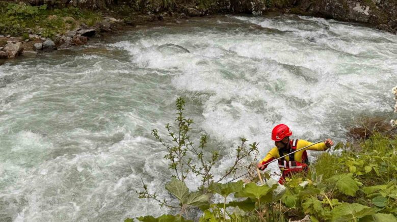 trabzonda su icmek isterken dereye dusen cocuk icin arama calismasi baslatildi c1ryXPkn