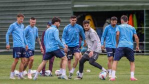 trabzonspor antalyaya genc futbolculariyla gitti UBtK8lgq