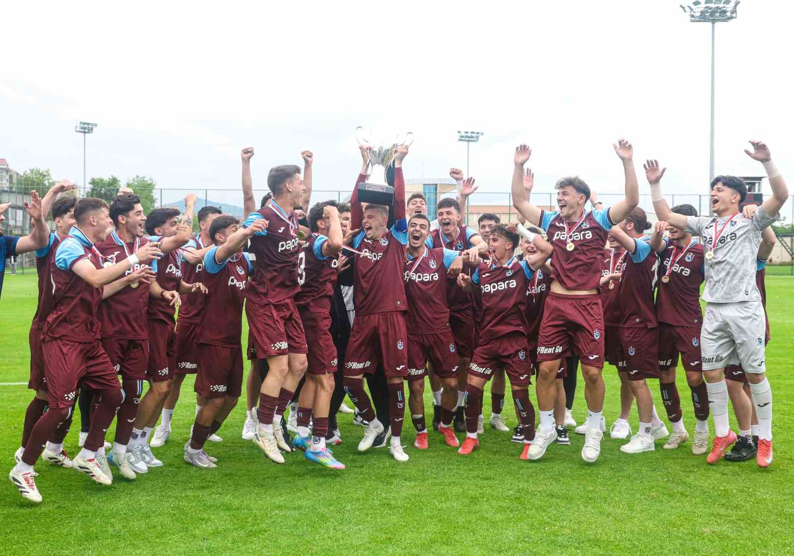 trabzonspor u19 takimi sampiyonluk kupasini aldi HzjsSCmg