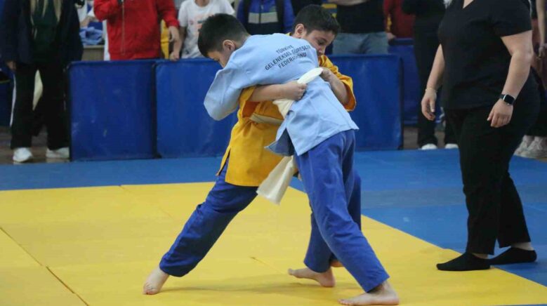 turkiyede ilk kez iller arasi kusak guresi turnuvasi karabukte duzenlendi dFnwZx6C