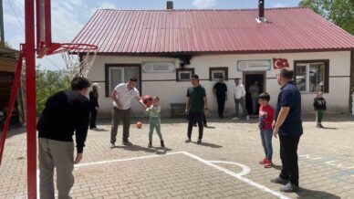 universite ogrencilerinden koy okuluna anlamli destek MXNLveV7