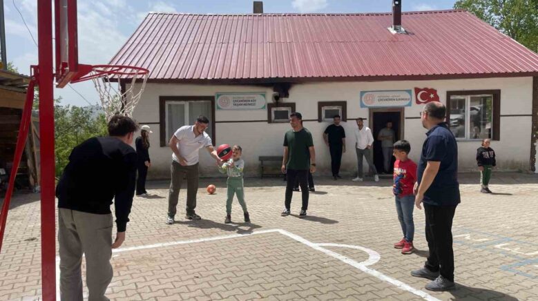 universite ogrencilerinden koy okuluna anlamli destek MXNLveV7