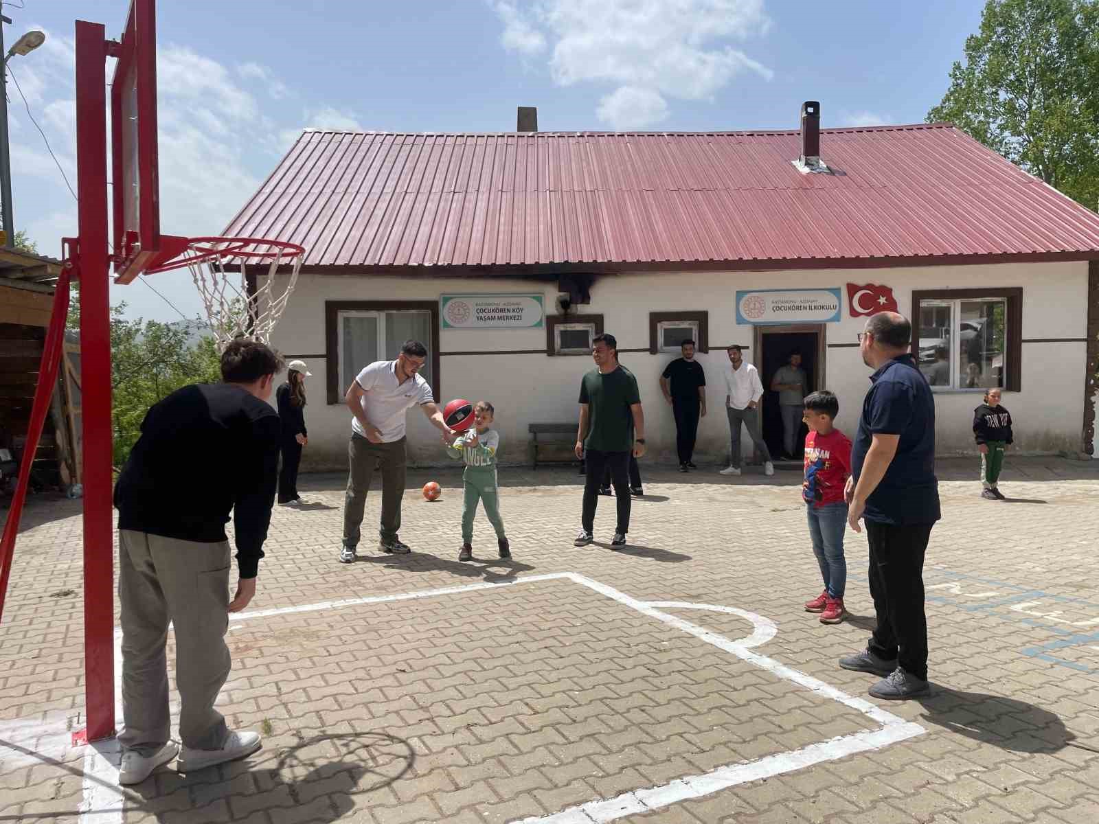 universite ogrencilerinden koy okuluna anlamli destek MXNLveV7