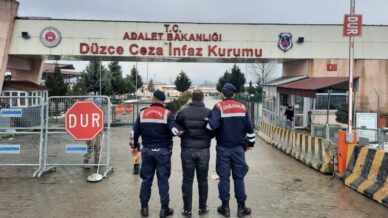 uyusturucu saticisi 11 kisi tutuklandi xtamzylQ