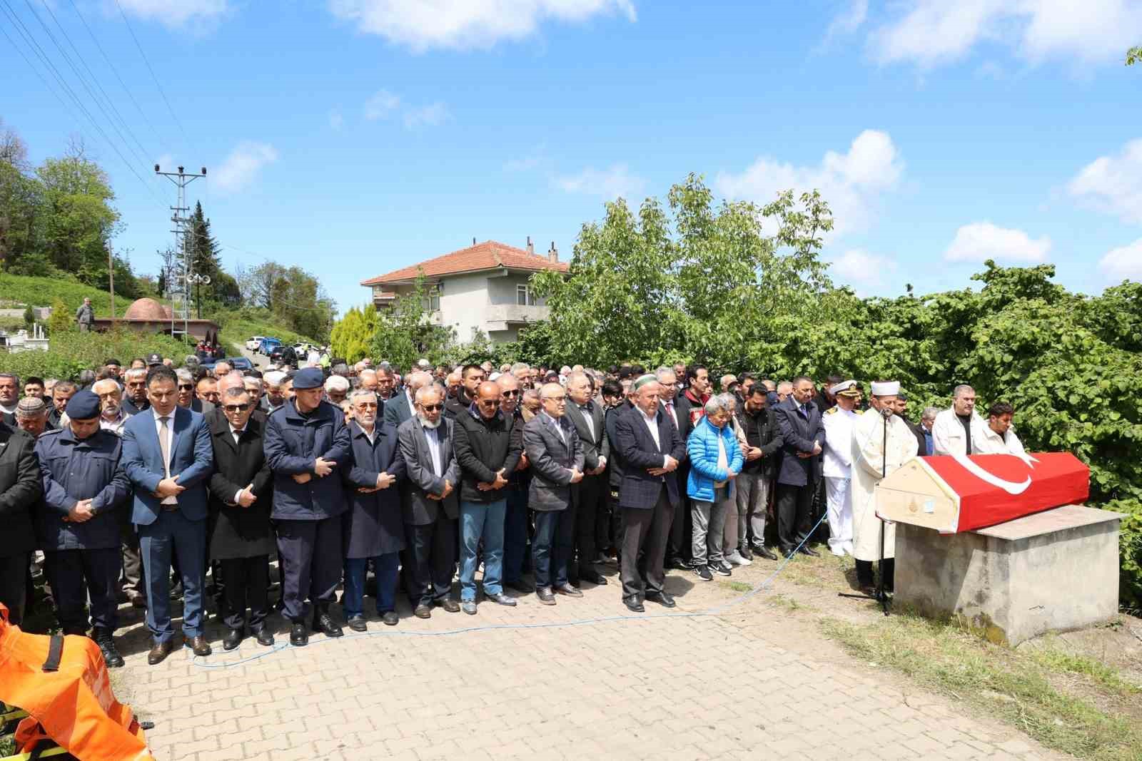 vali hacibektasoglu polis memuru ertunc gulun cenaze torenine katildi yqVUIADk
