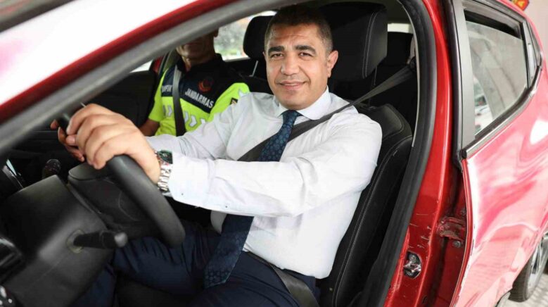 vali takla atan araca bindi F2UqiPjO