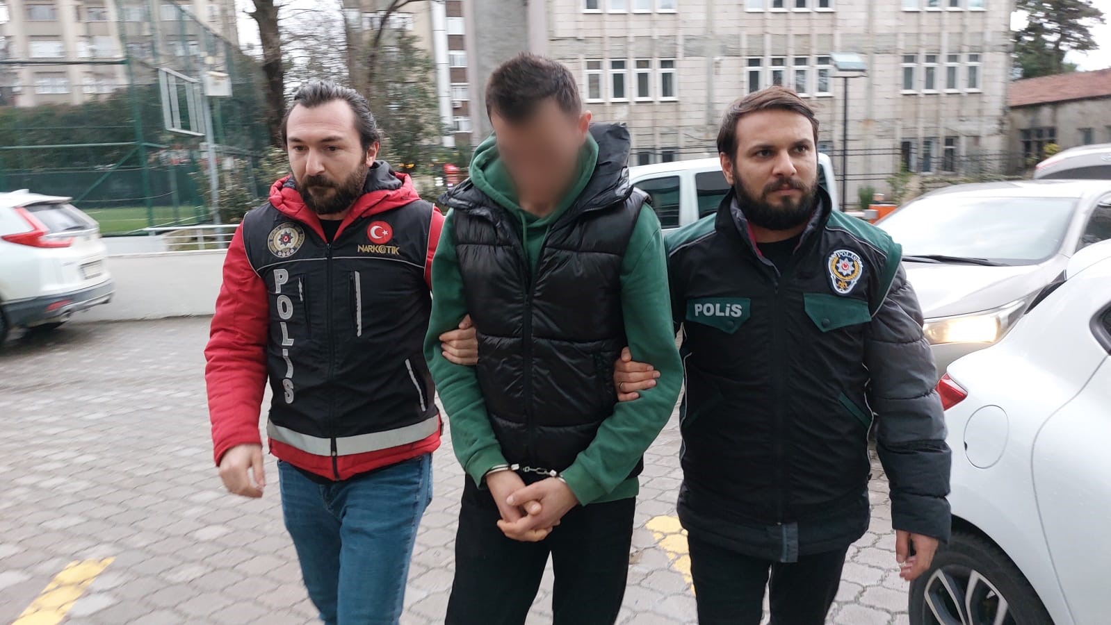 valizdeki isitici ve monitorden cikan uyusturucuyla ilgili 2 kisiye ceza yagdi kYBCEAZa
