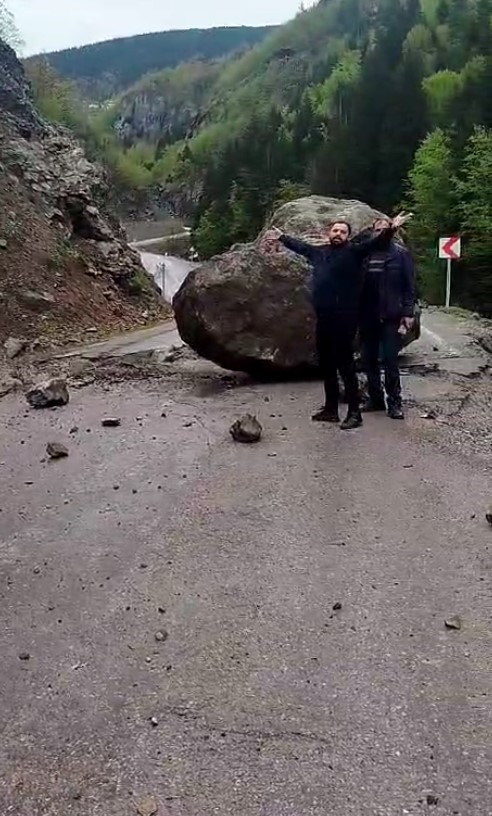 yaylaya gidenler devasa kayanin altinda kalmaktan saniyelerle kurtuldu