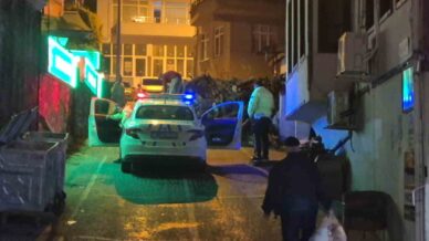yola dokulen odunlar trafik akisini engelledi cgY9ZFvp