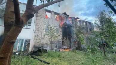 yusufelinde iki katli ahsap evde cikan yangin evi kule cevirdi dJ9MLlHa