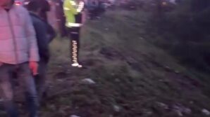 zonguldakta otomobil dereye devrildi 4 yarali QT5xWnzf