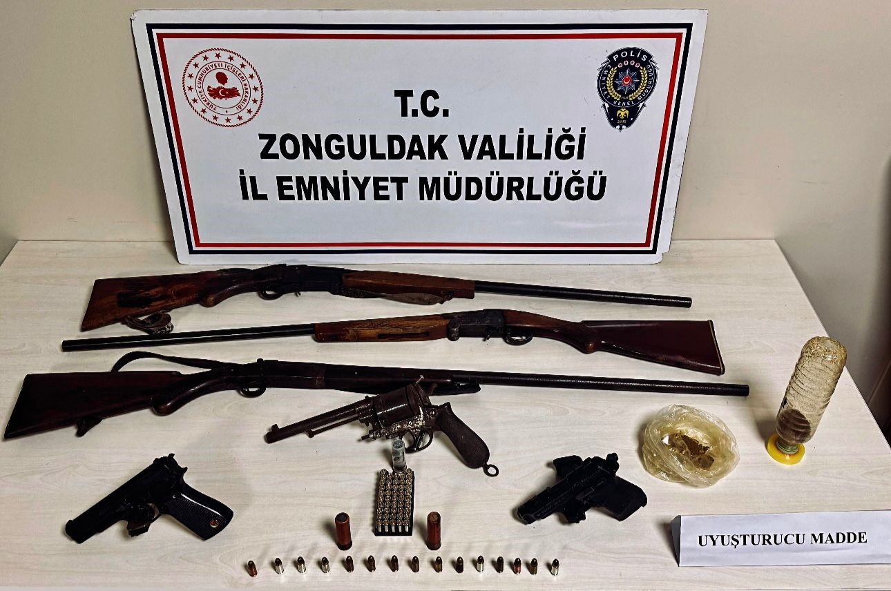 zonguldakta ruhsatsiz silah operasyonu 2 kisi adli kontrolle serbest birakildi IHdjqHKt