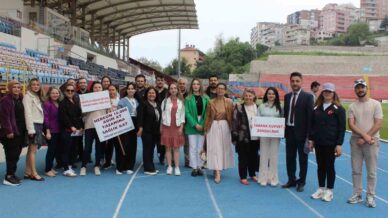 zonguldakta saglikli ve hareketli yasama merhaba yuruyusu duzenlendi N39eAjCC